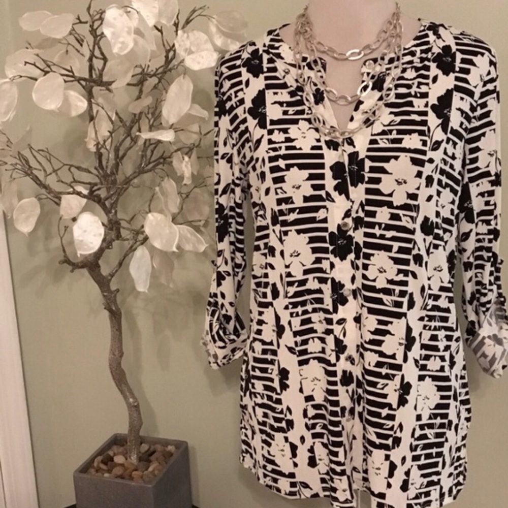 EUC CLASSIC BLACK & WHITE MODERN PRINT